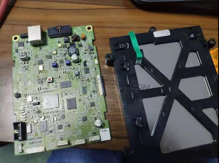 ABB機(jī)器人示教器維修拆解過(guò)程及更換步驟