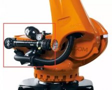 ABB機器人6640平衡缸壓力不穩定維修